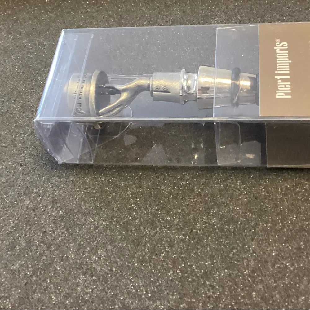 🚨Sale🚨 NWT Pier 1 Silver Bottle Wine Stopper